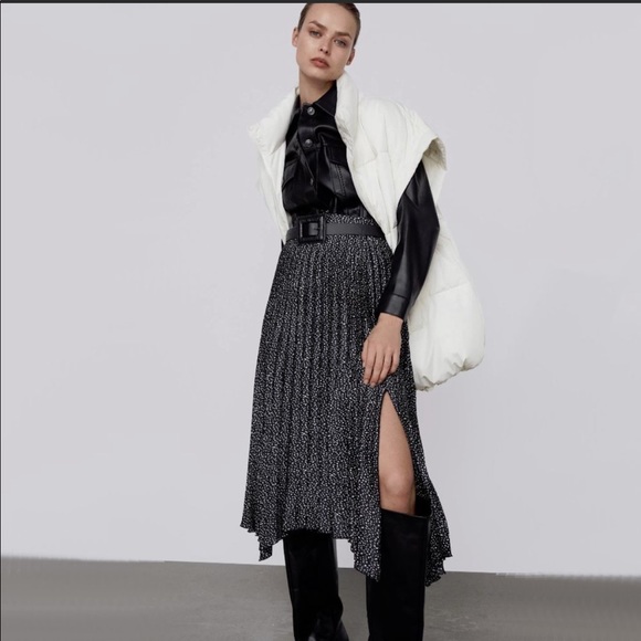 Zara Dresses & Skirts - NWOT Zara black and white print belted pleated midi skirt.No tag, but never worn